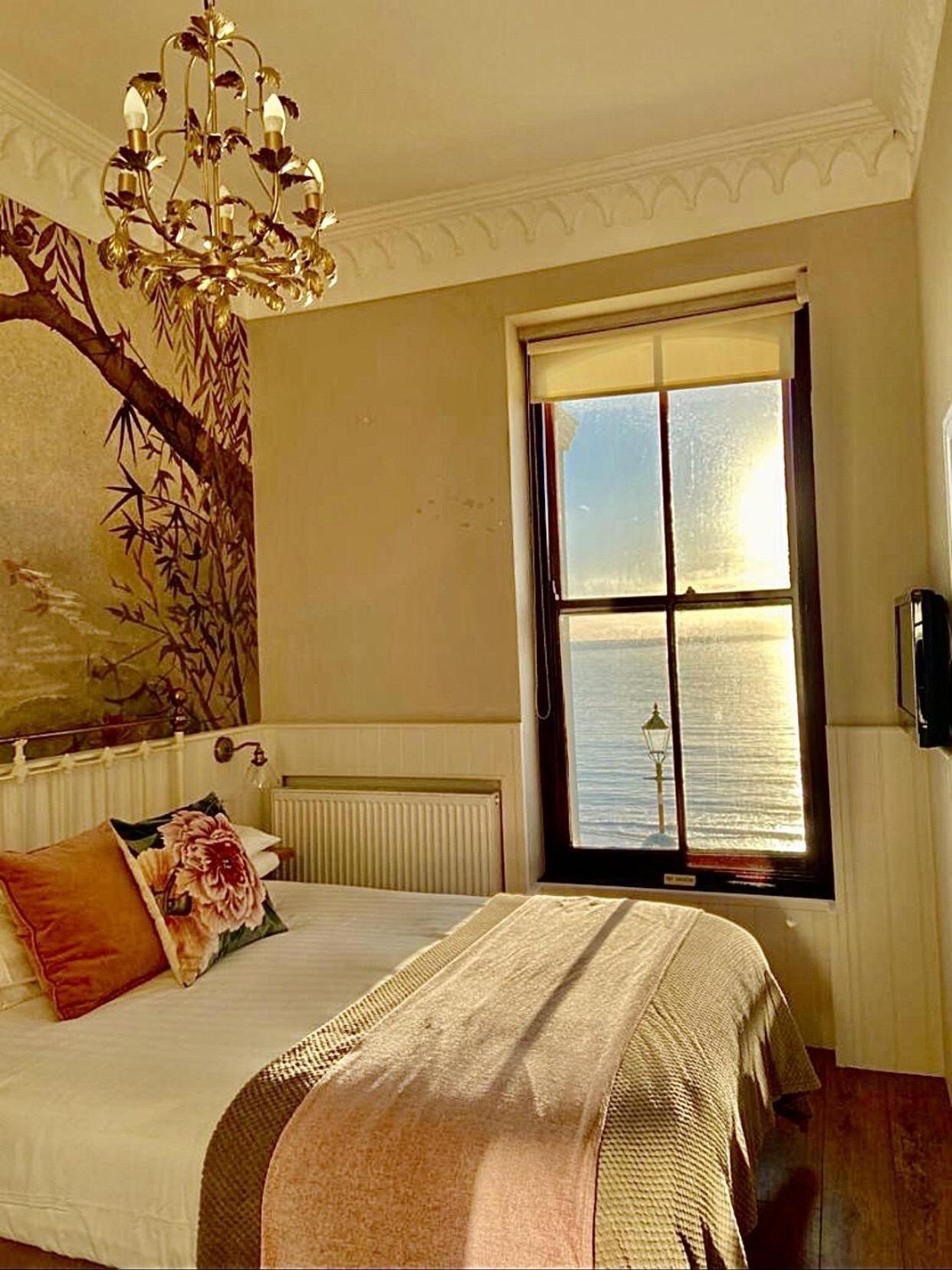 No: 1 The Esplanade Guest Accommodation. Tenby Pokój zdjęcie