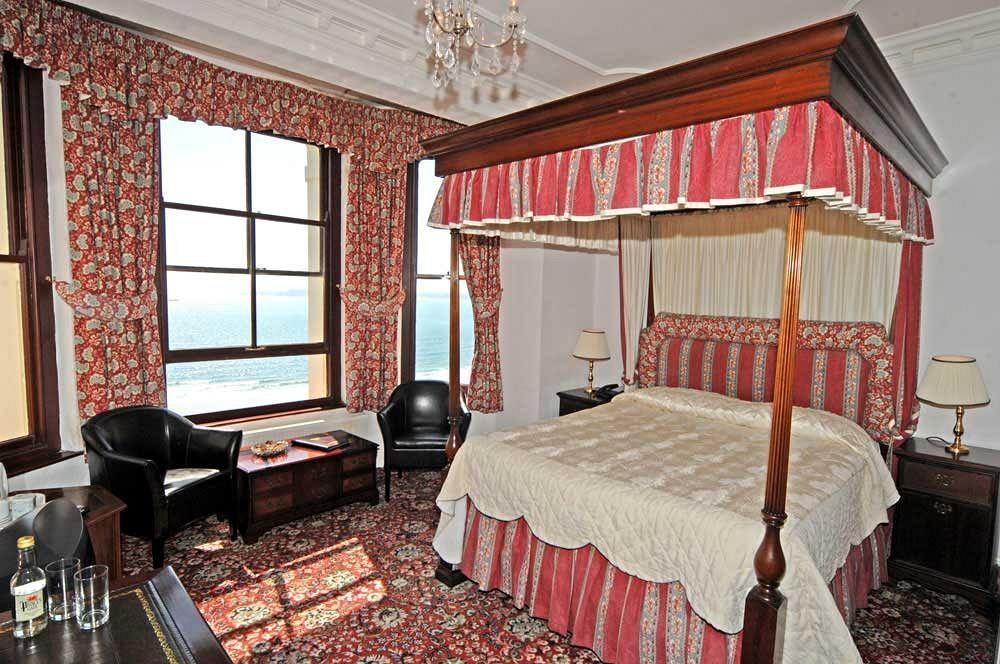 No: 1 The Esplanade Guest Accommodation. Tenby Zewnętrze zdjęcie