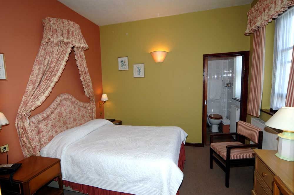 No: 1 The Esplanade Guest Accommodation. Tenby Zewnętrze zdjęcie